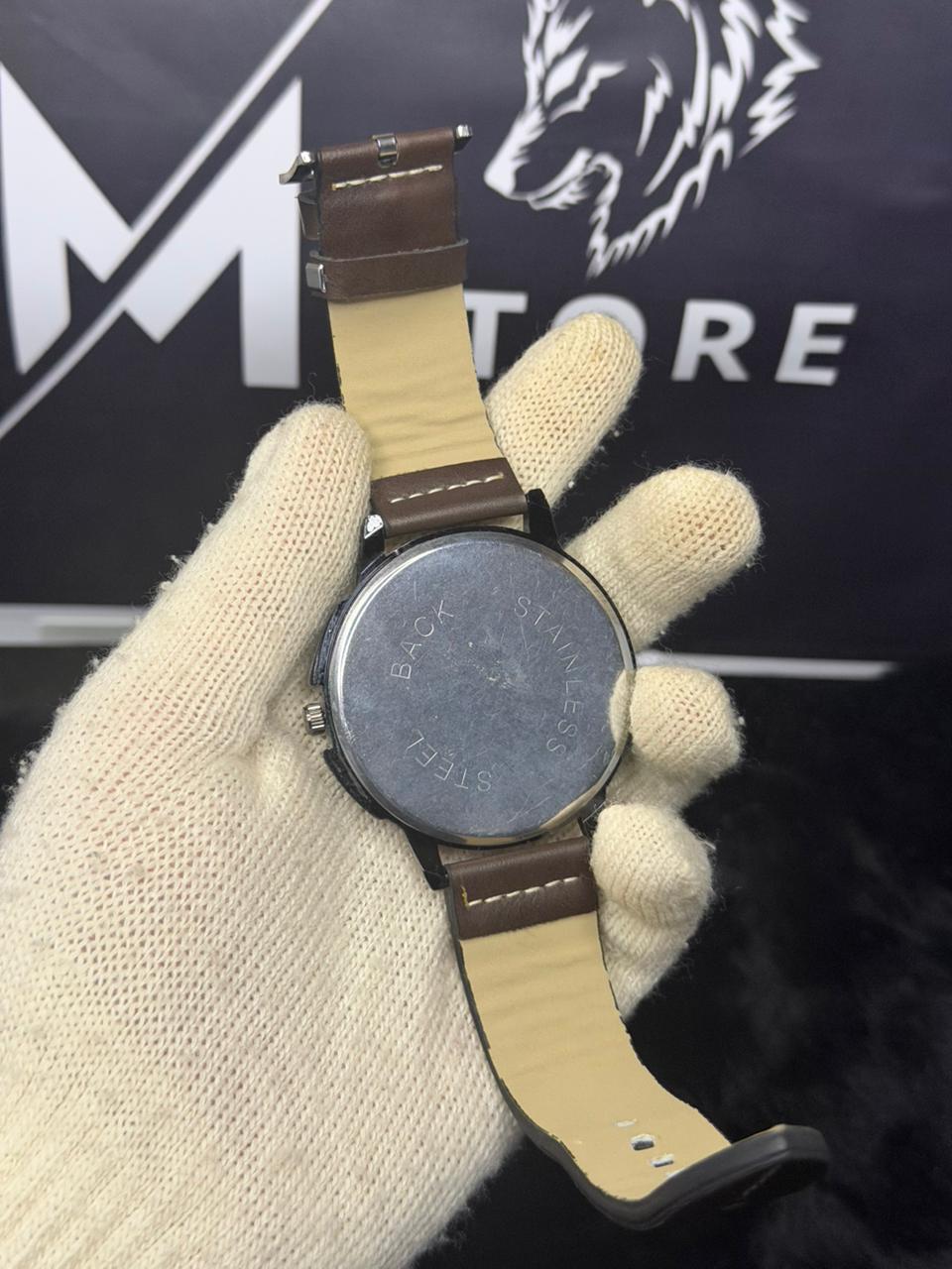 Brown Round Dia l New Like Watch (Used)