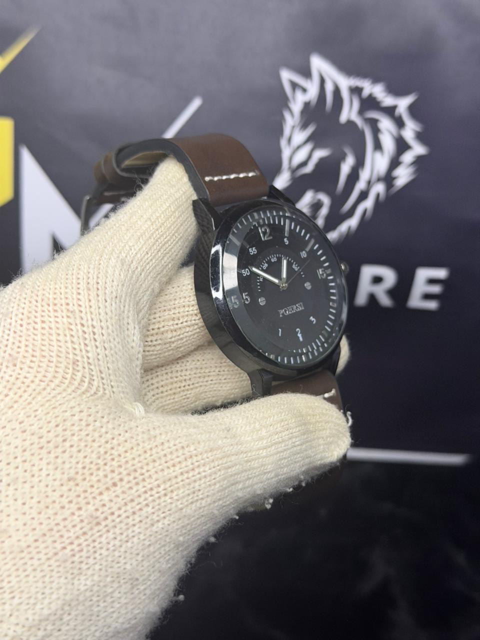 Brown Round Dia l New Like Watch (Used)